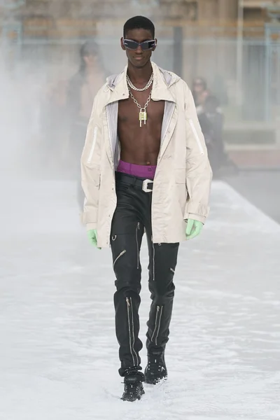 Look 11